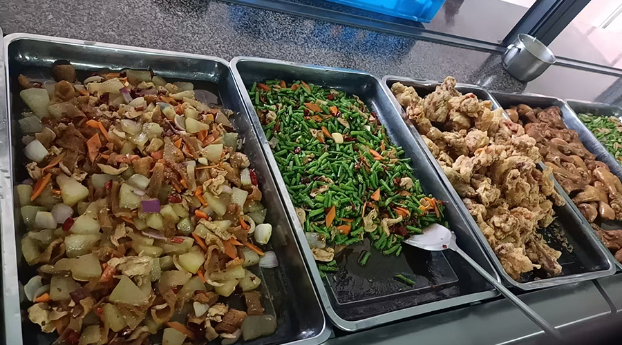 盛夏的來臨，金環(huán)電器關(guān)懷工人飲食