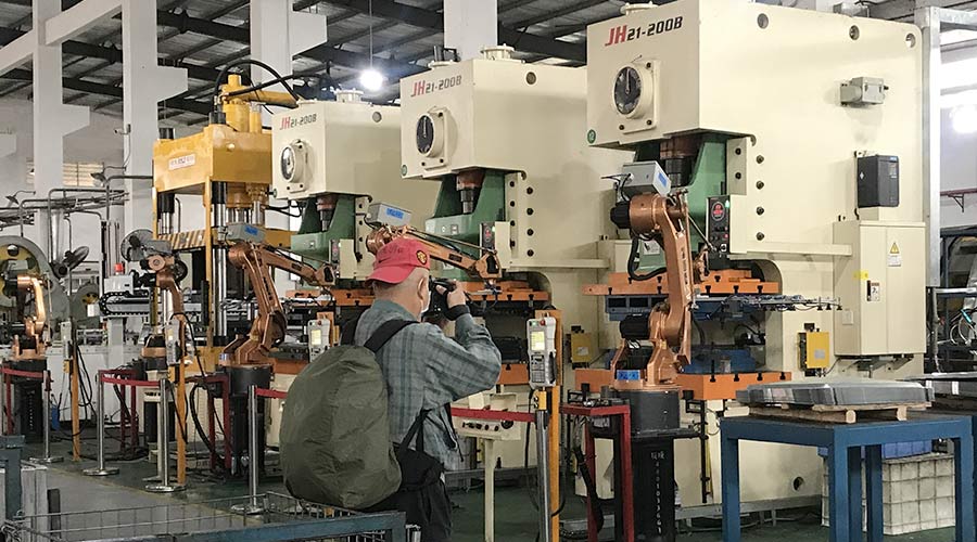 江門市攝影協(xié)會蒞臨金環(huán)電器拍攝交流  用鏡頭見證實力！